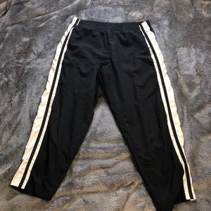 Nike Capri Workout Pants that are in excellent condition.  Cute for running 🌻🌻